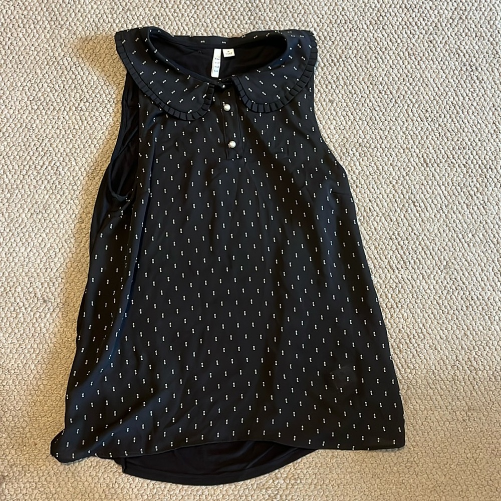 Collared Sleeveless Blouse